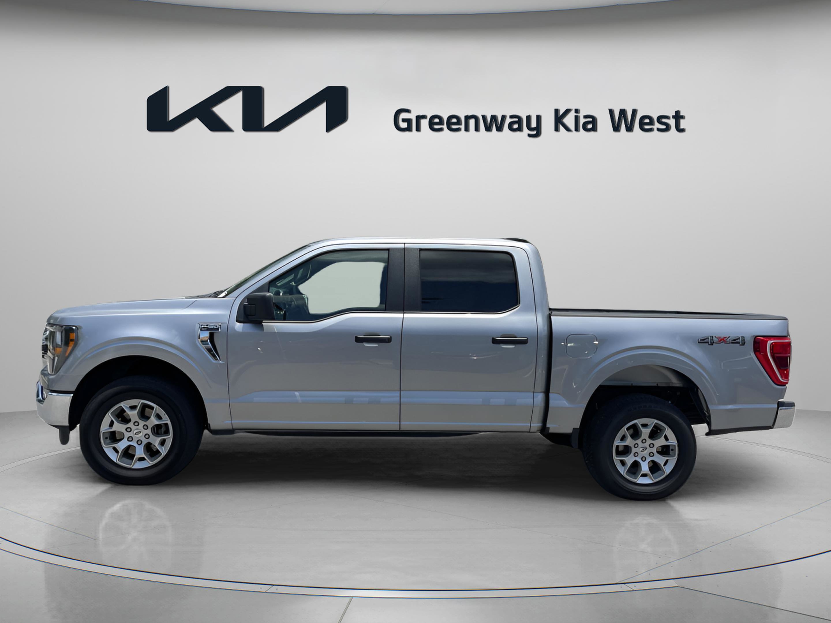 2023 Ford F-150 XLT photo 2