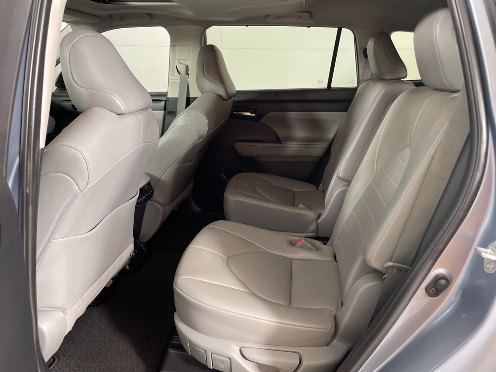 2021 Toyota Highlander XLE photo 38