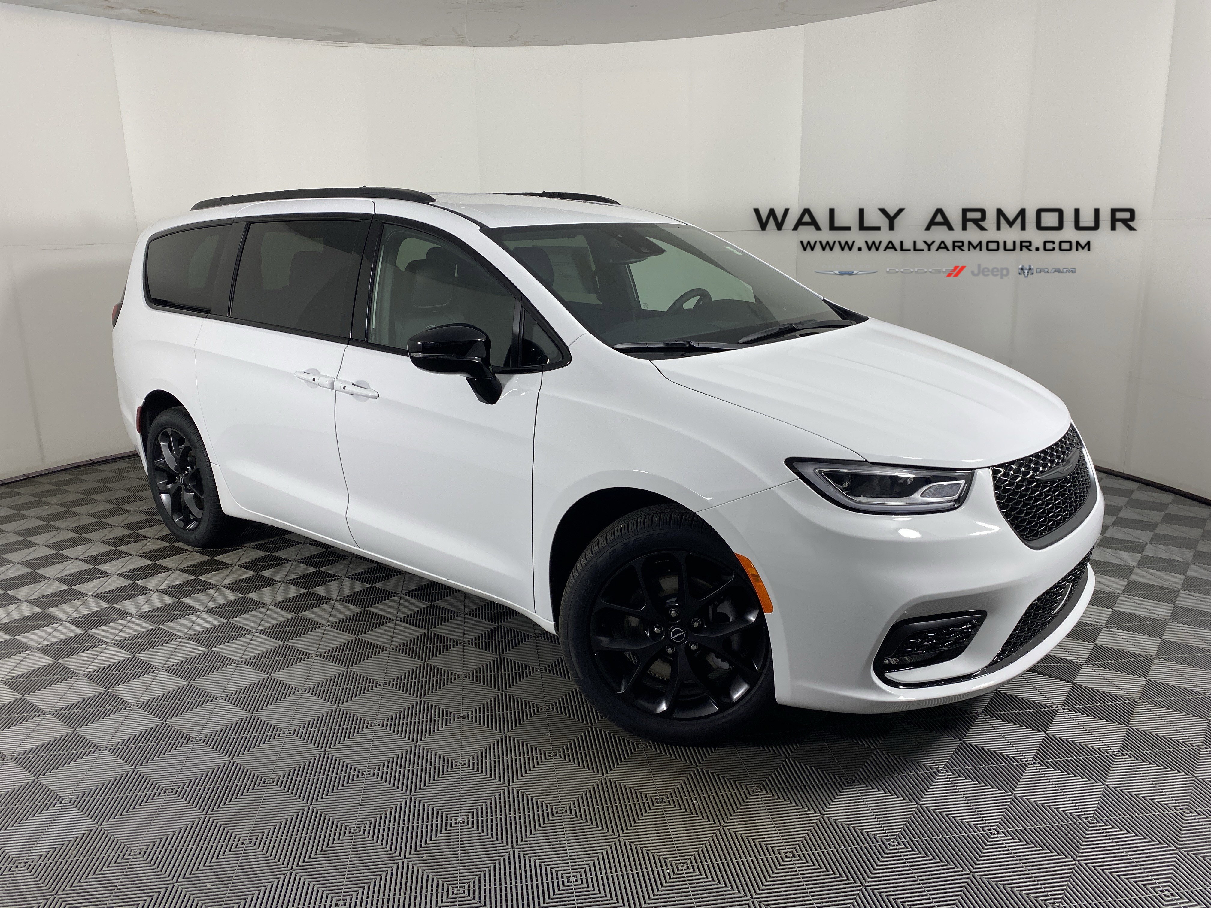 2026 Chrysler Pacifica Select's photo