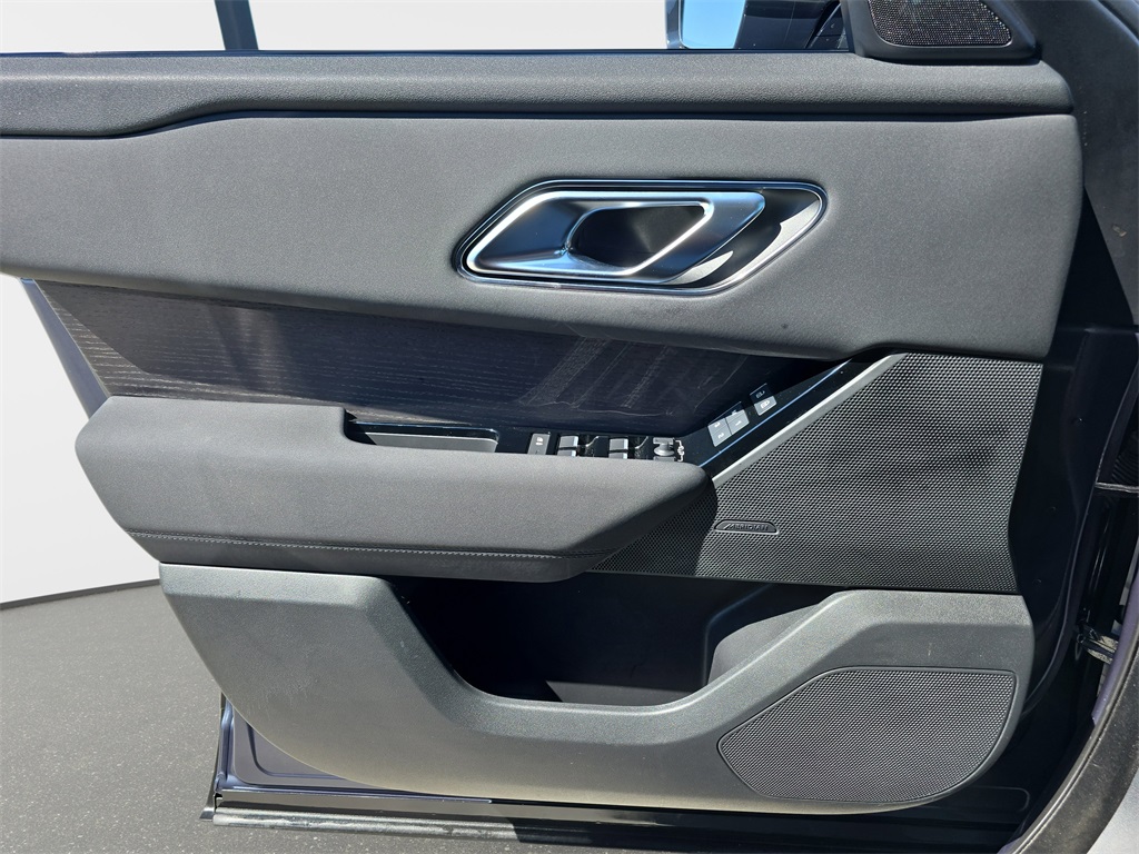 2025 Land Rover Range Rover Velar S photo 26