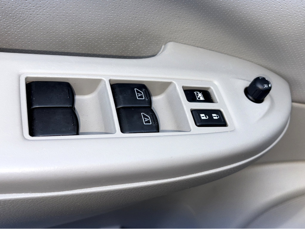 2015 Nissan Quest SL photo 23