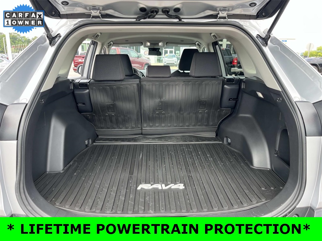 2023 Toyota RAV4 LE photo 8