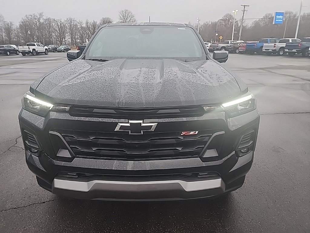 2024 Chevrolet Colorado Z71 photo 2