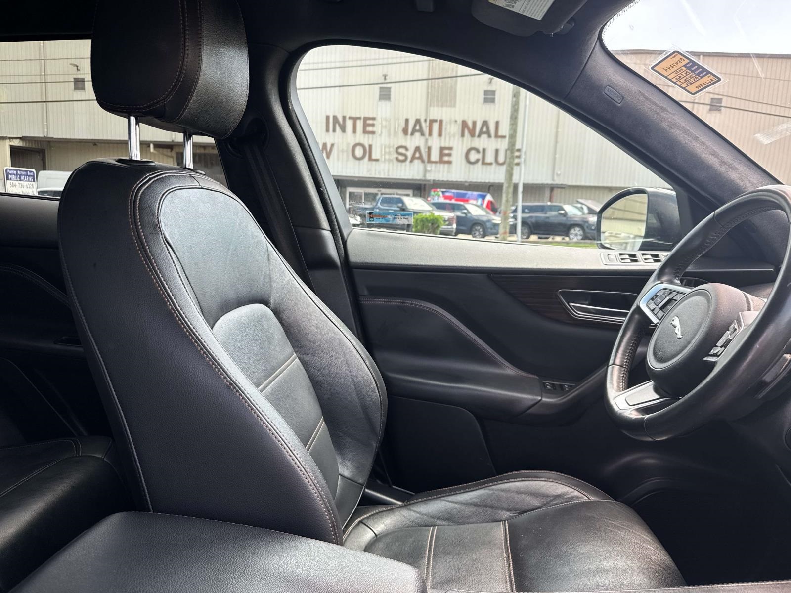 2020 Jaguar F-PACE Prestige photo 10