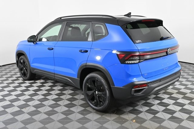 2025 Volkswagen Taos SE photo 3