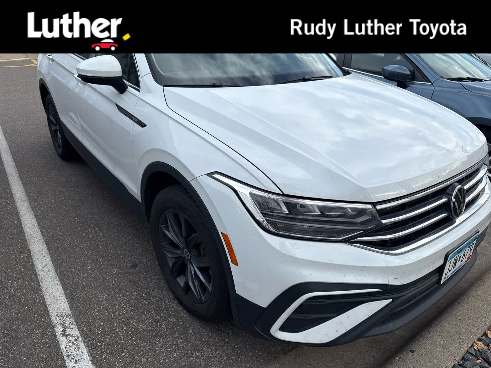 2022 Volkswagen Tiguan SE's photo