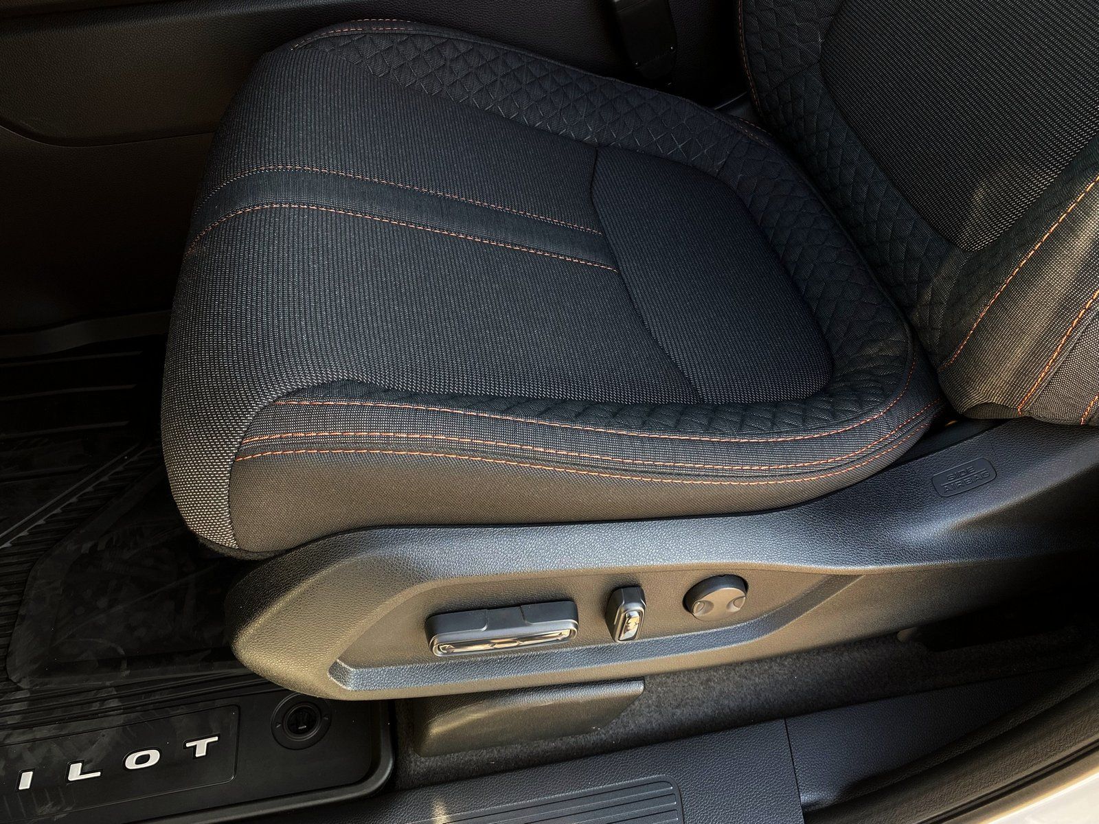 2025 Honda Pilot Sport photo 13