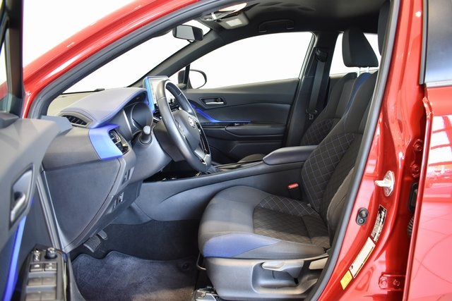 2021 Toyota C-HR XLE photo 17