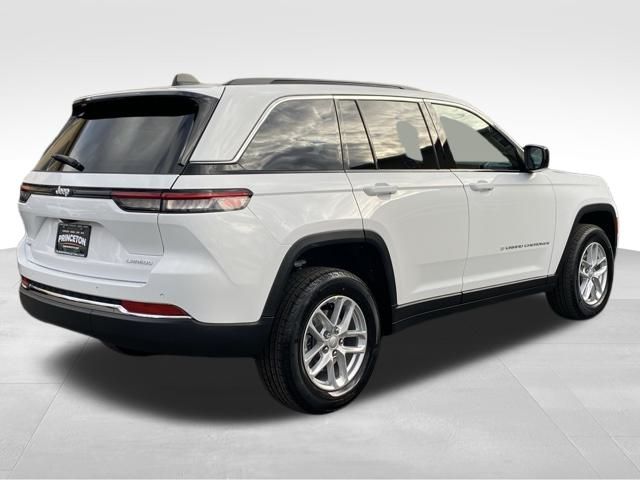 2025 Jeep Grand Cherokee Laredo photo 4