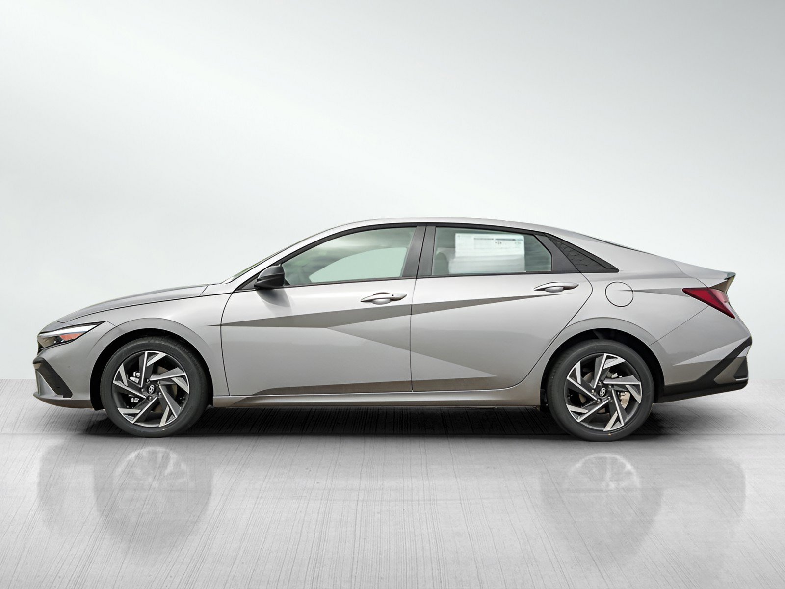 2025 Hyundai Elantra SEL Sport photo 3