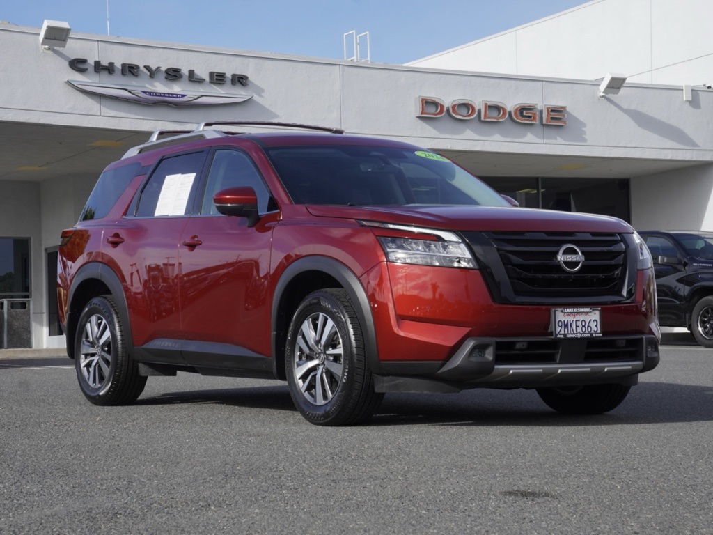 2024 Nissan Pathfinder SL's photo