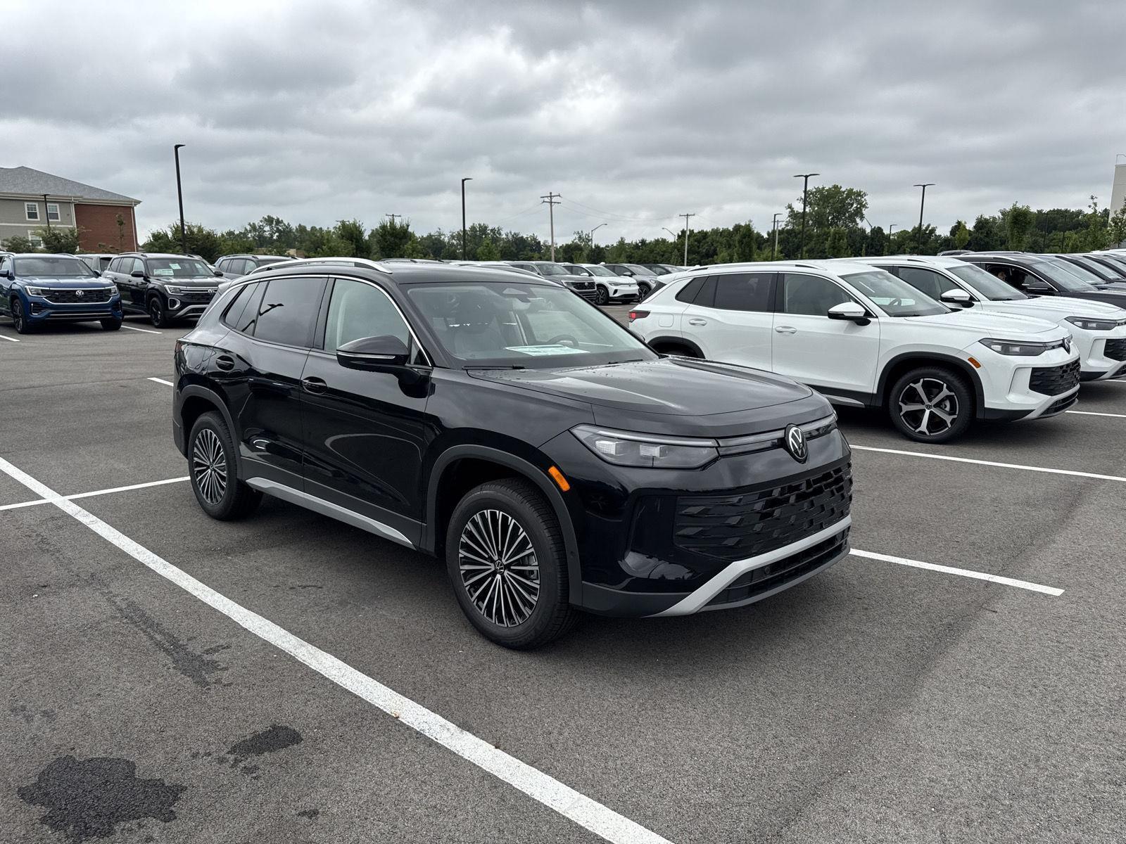 2025 Volkswagen Tiguan S photo 3