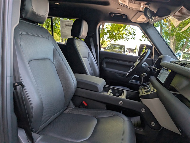 2023 Land Rover Defender 110 S photo 16