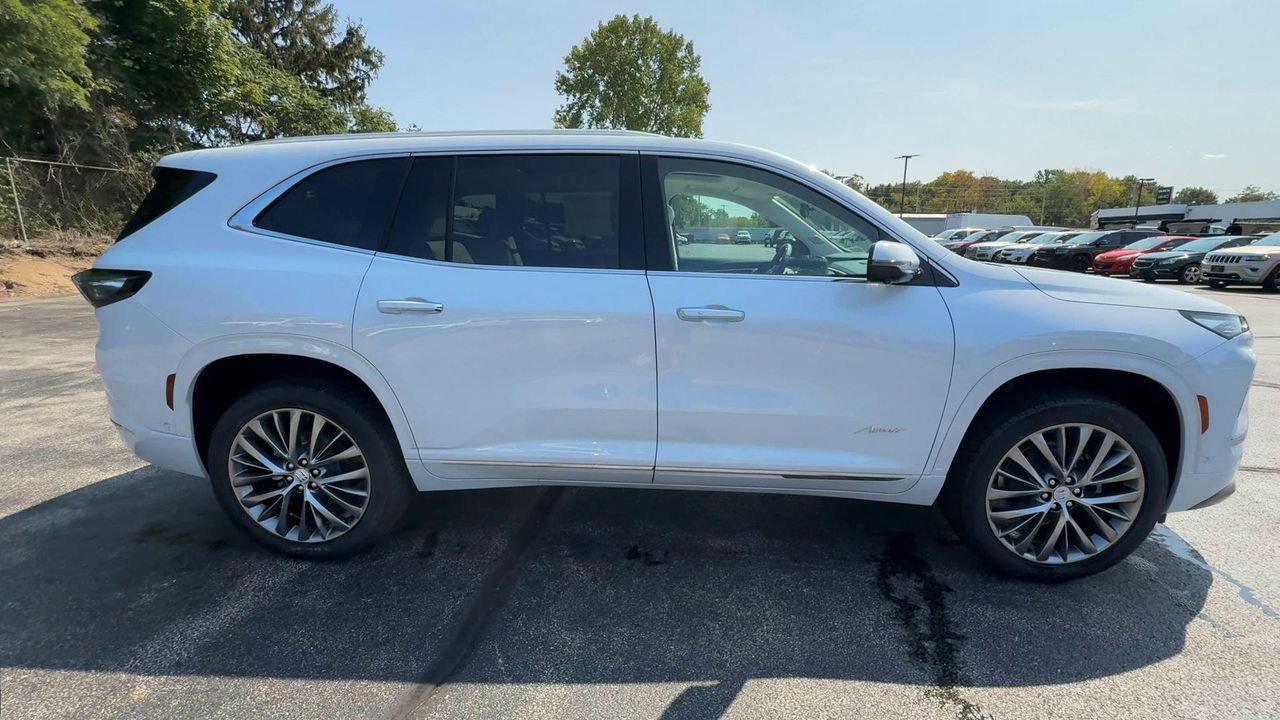 2026 Buick Enclave Avenir photo 8