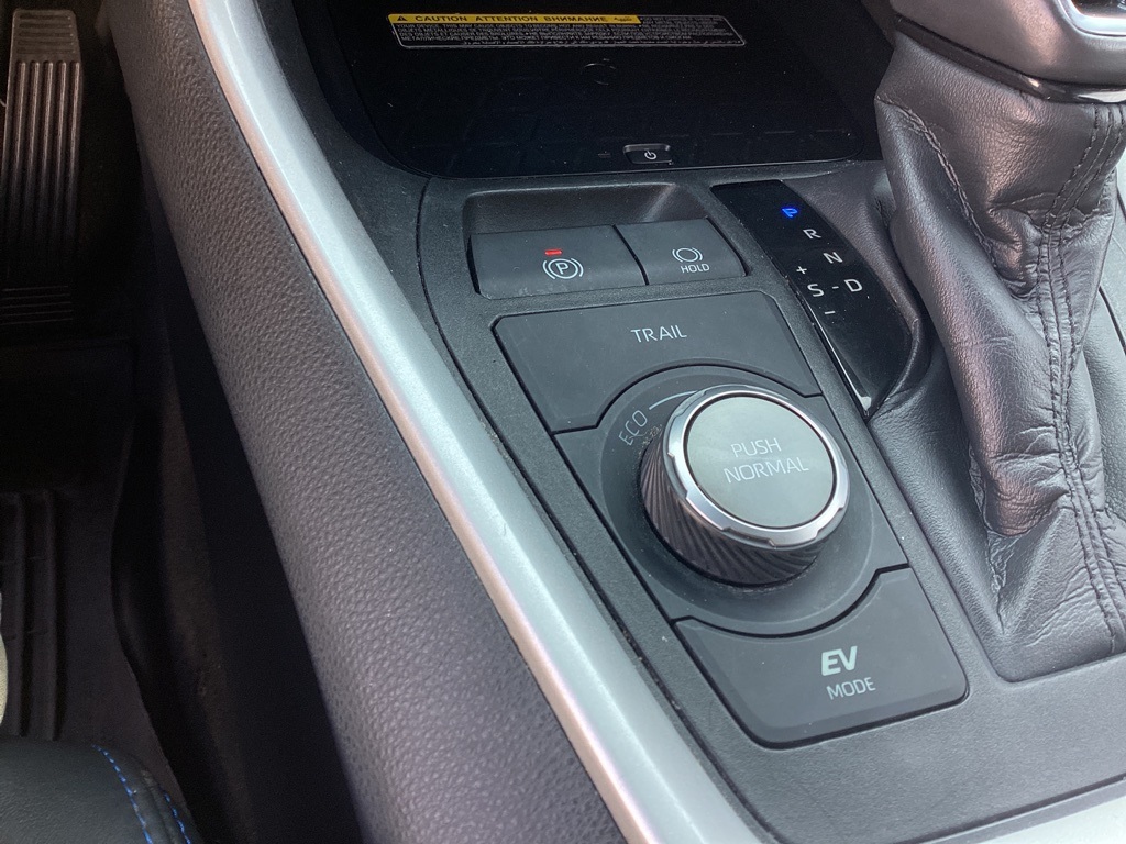 2020 Toyota RAV4 Hybrid XSE photo 21
