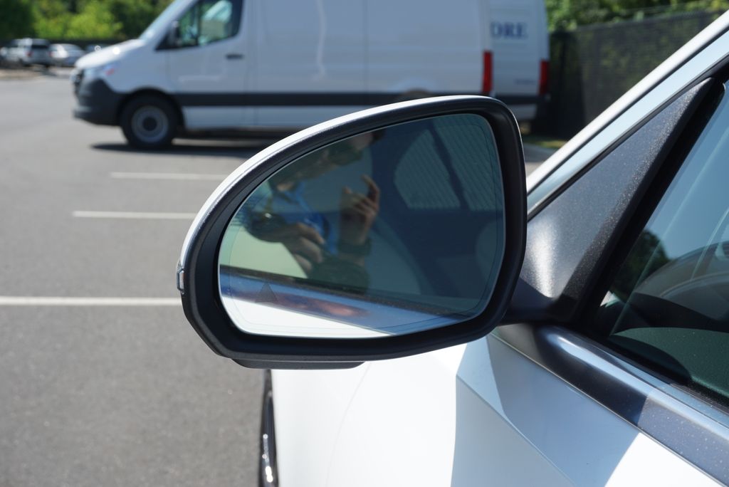 2025 Mercedes Benz C 300 photo 13