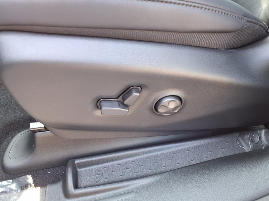 2026 Chrysler Pacifica photo 14