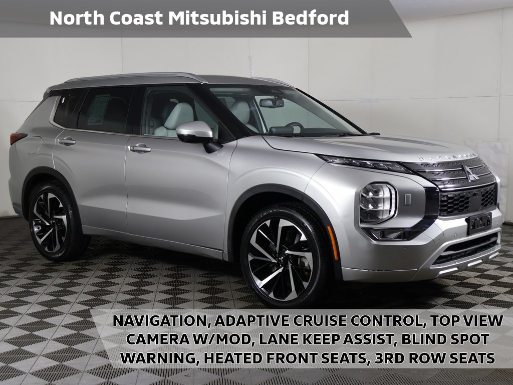 2023 Mitsubishi Outlander SEL's photo