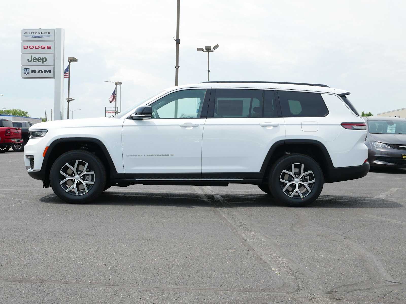 2025 Jeep Grand Cherokee Limited photo 4