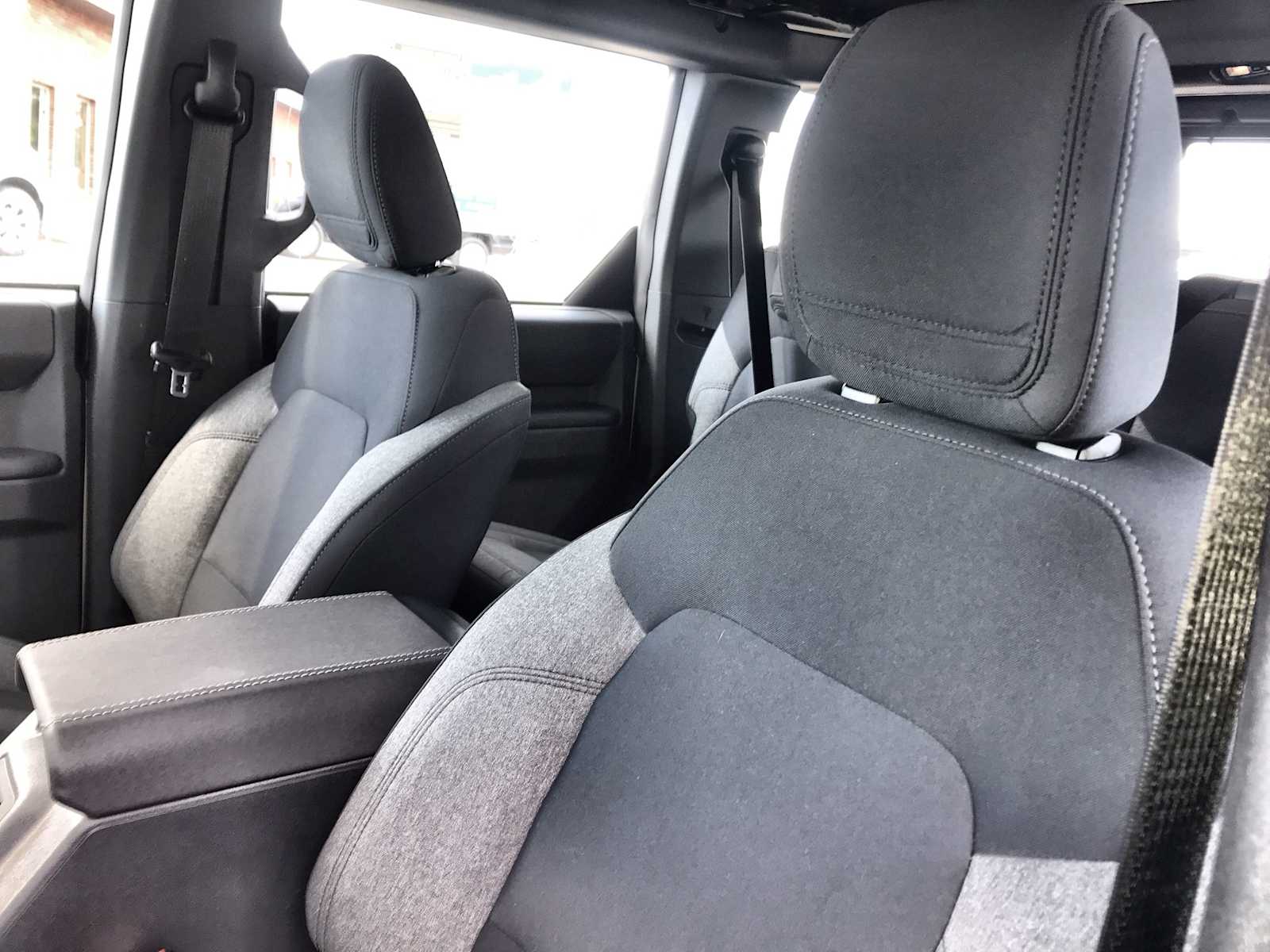 2025 Ford Bronco Base photo 11
