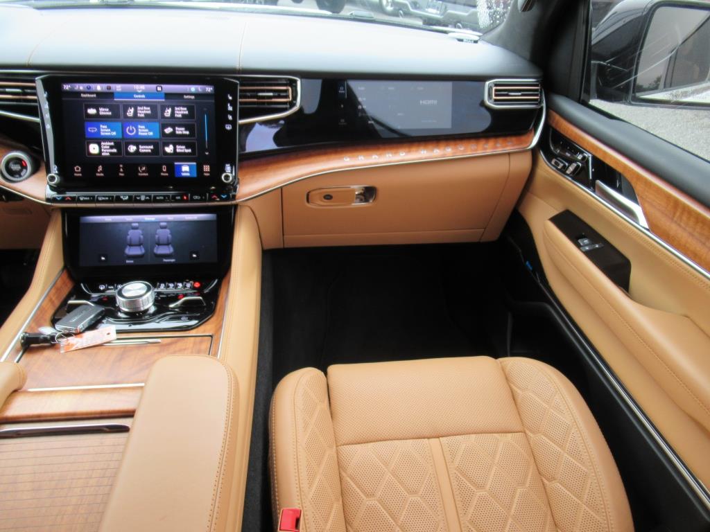 2024 Jeep Grand Wagoneer III photo 13