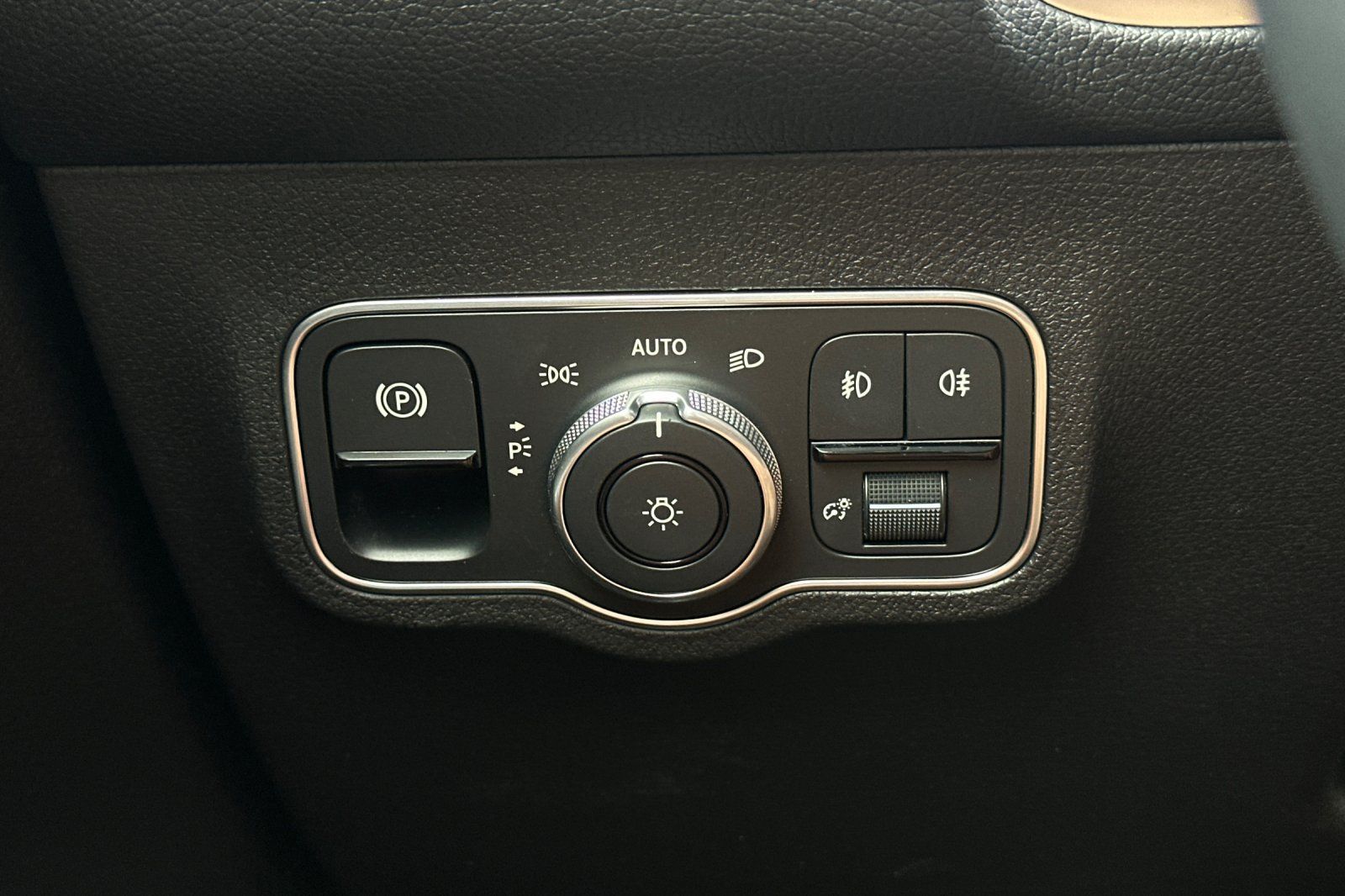 2025 Mercedes Benz GLB 250 photo 23