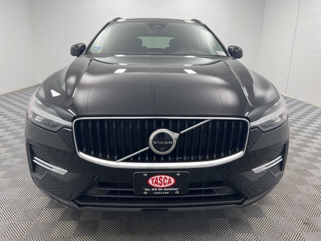 2022 Volvo XC60 B5 Momentum photo 3