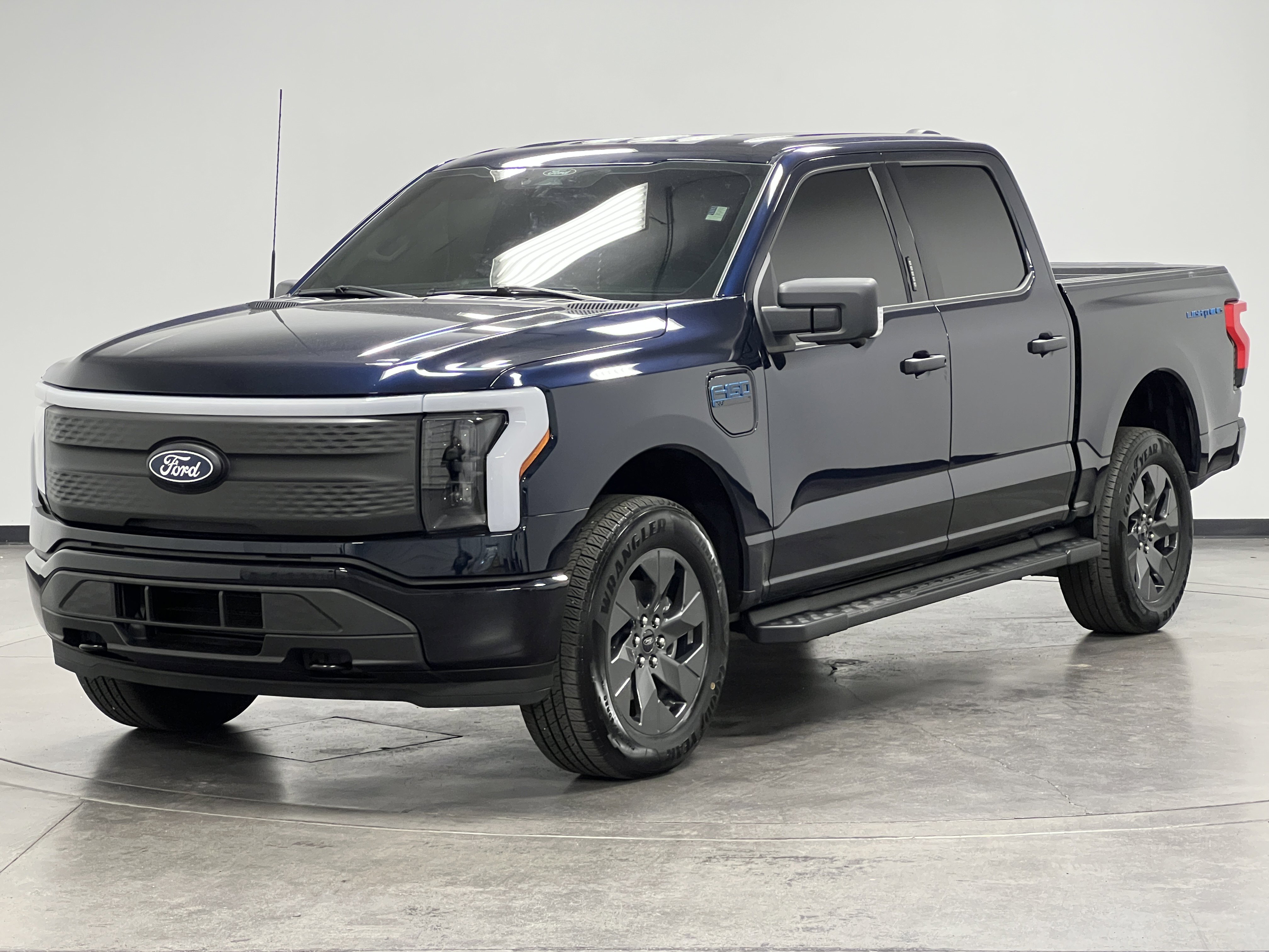 2024 Ford F-150 Lightning XLT photo 3
