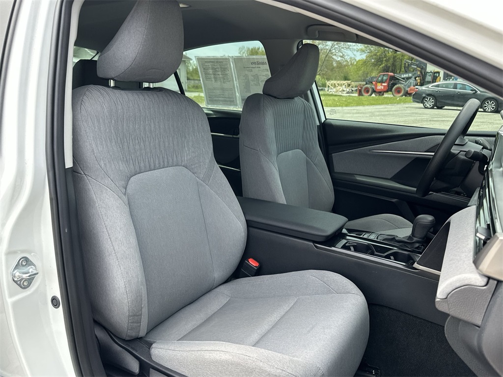 2025 Toyota Camry LE photo 31