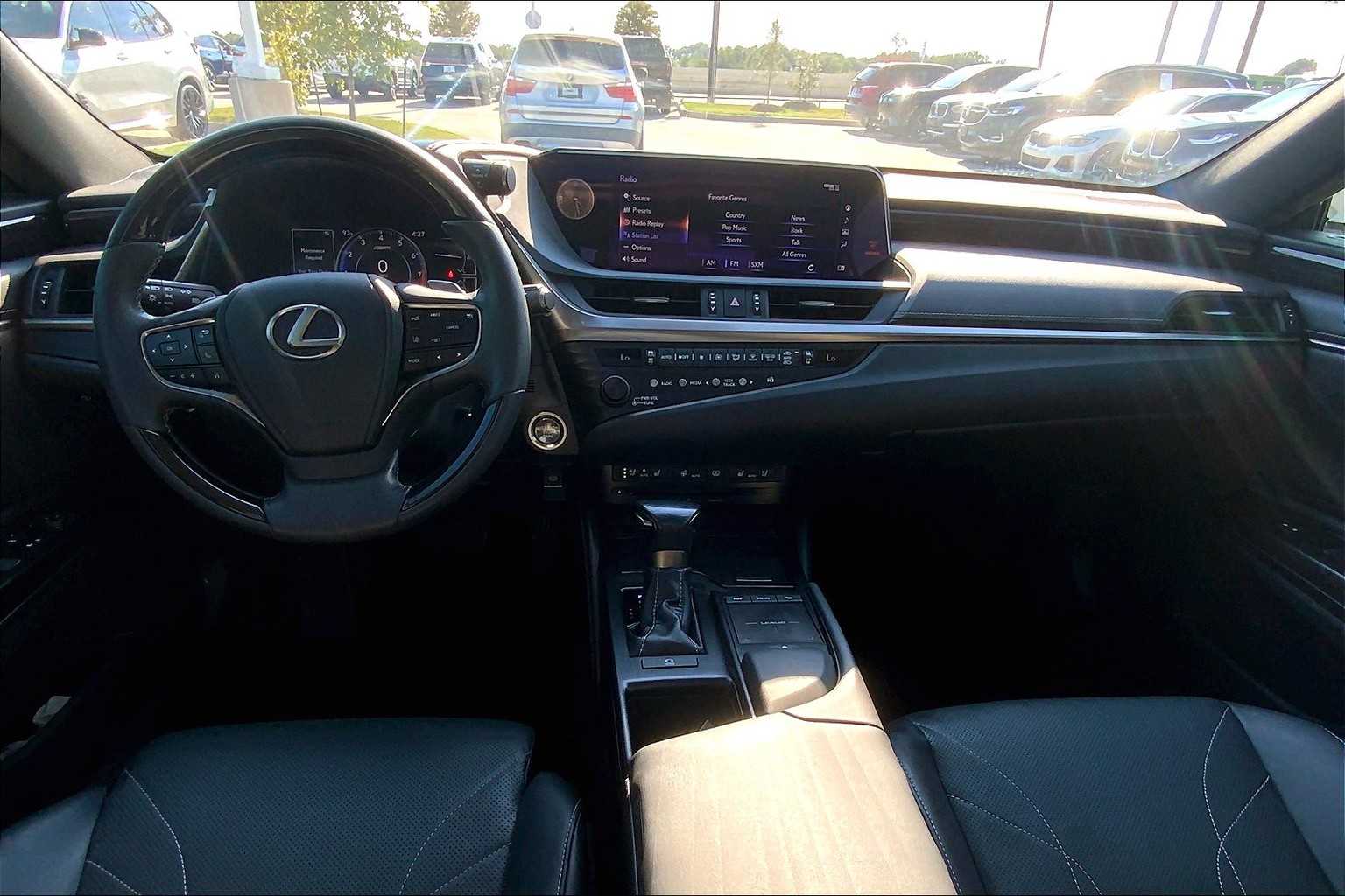 2019 Lexus ES Luxury photo 15