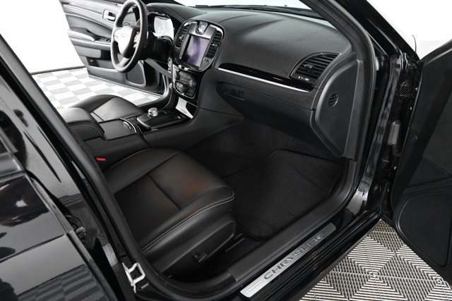 2022 Chrysler 300 S photo 12