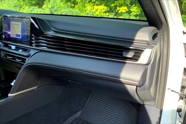 2025 Toyota Camry SE photo 16
