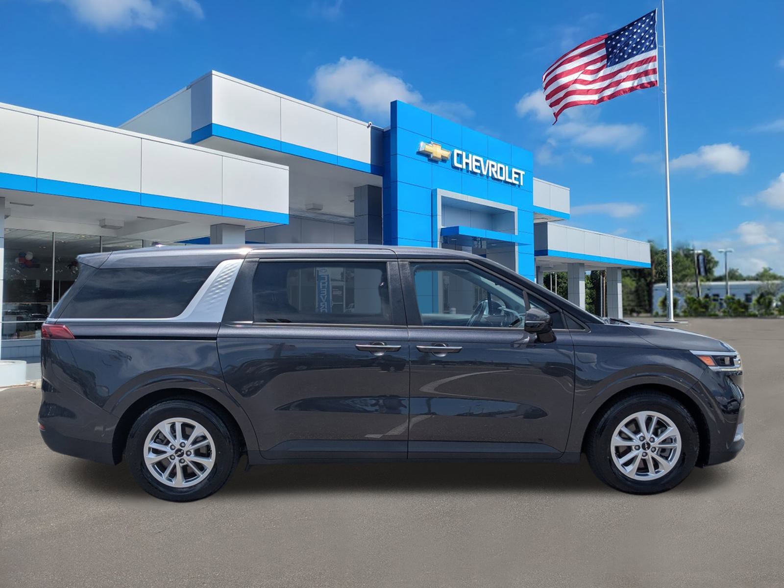 2022 Kia Carnival LXS photo 3