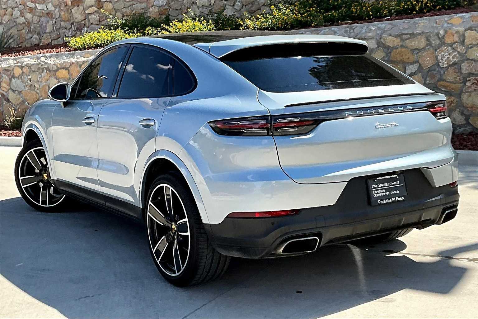 2021 Porsche Cayenne Coupe photo 3