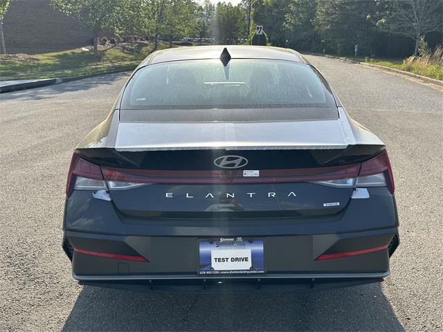 2025 Hyundai Elantra Hybrid Limited photo 5