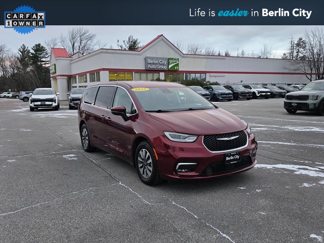 2023 Chrysler Pacifica Hybrid Touring L's photo