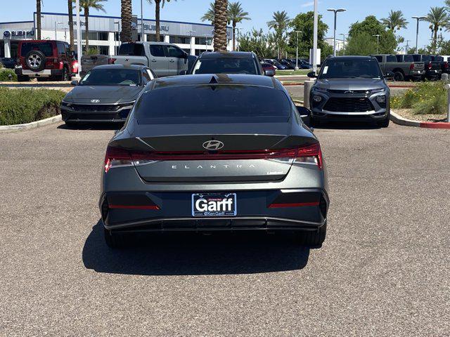 2025 Hyundai Elantra Limited photo 4