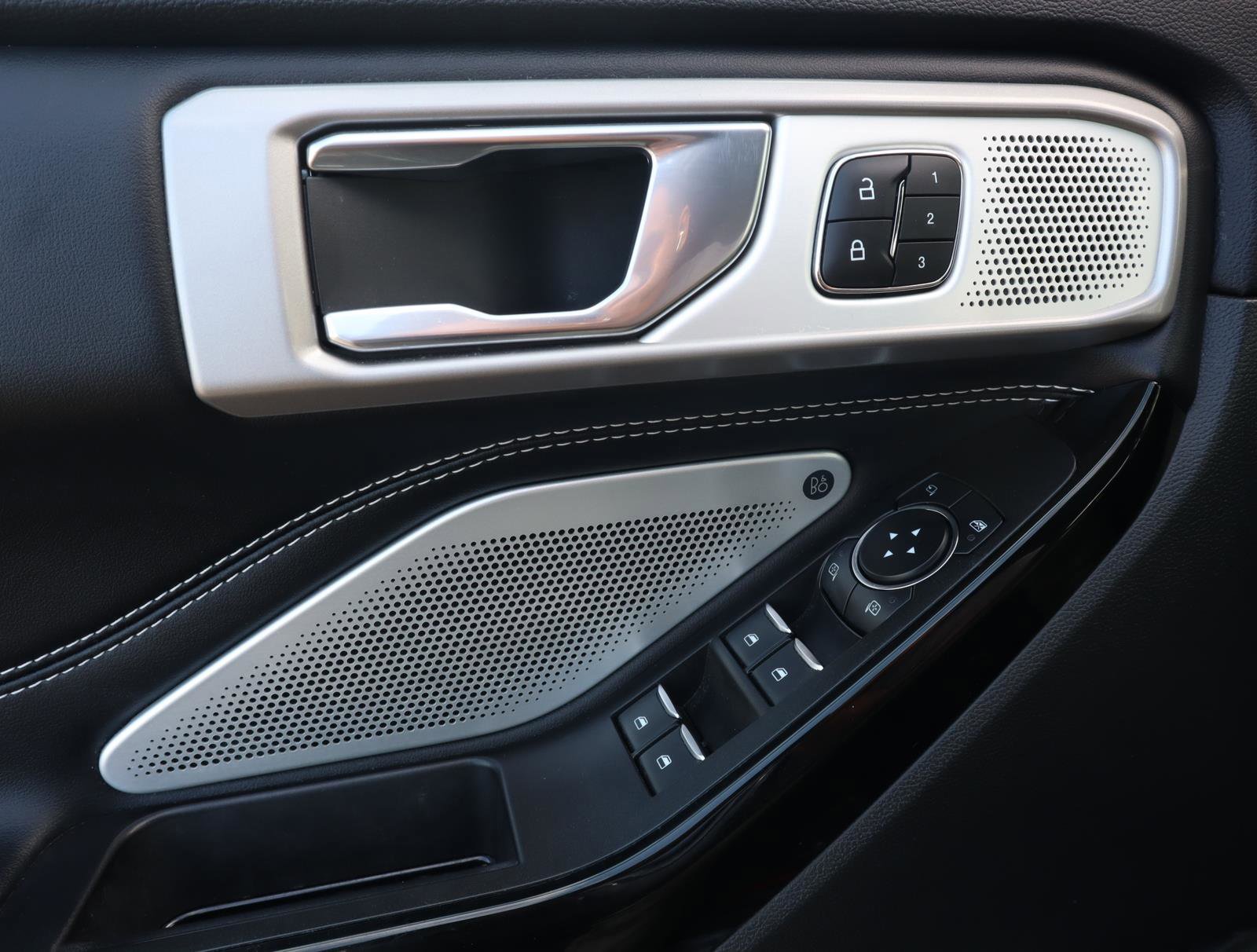 2021 Ford Explorer ST photo 16