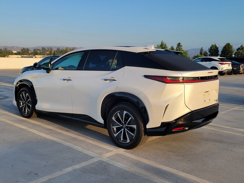 2024 Lexus RZ 450e Premium photo 3
