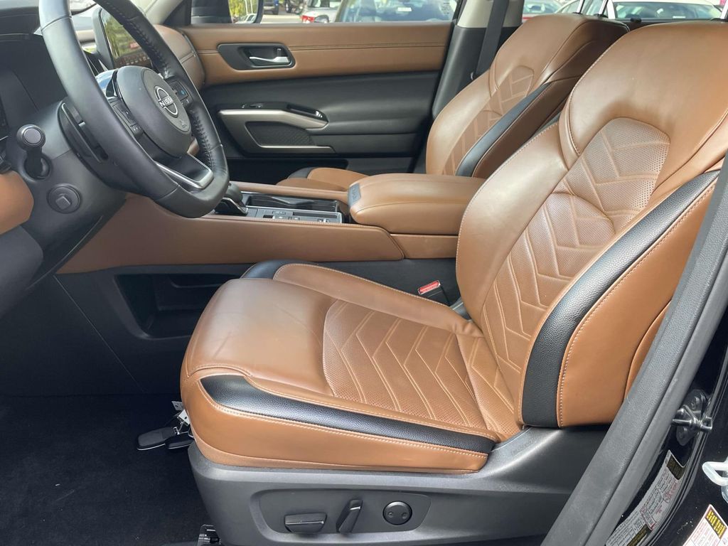 2024 Nissan Pathfinder Platinum photo 13