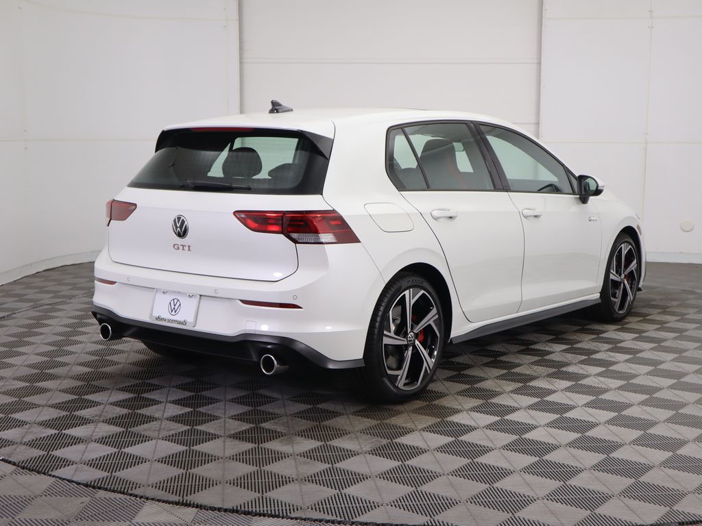2025 Volkswagen Golf GTI SE photo 3