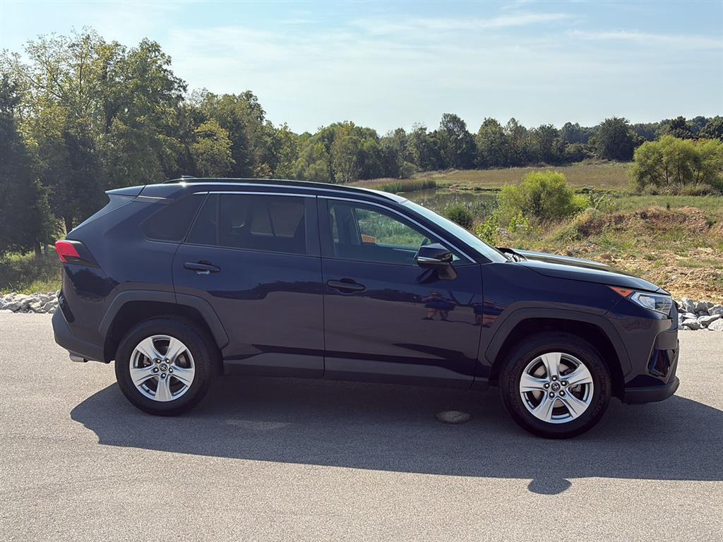 2020 Toyota RAV4 XLE photo 2
