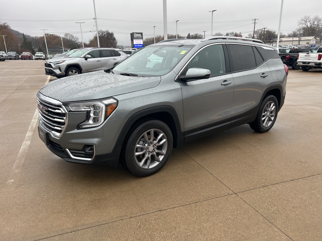 2024 Gmc Terrain SLT photo 2