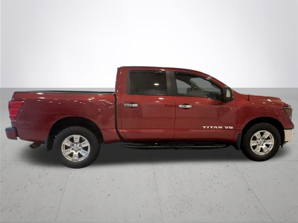 2018 Nissan Titan SV photo 2