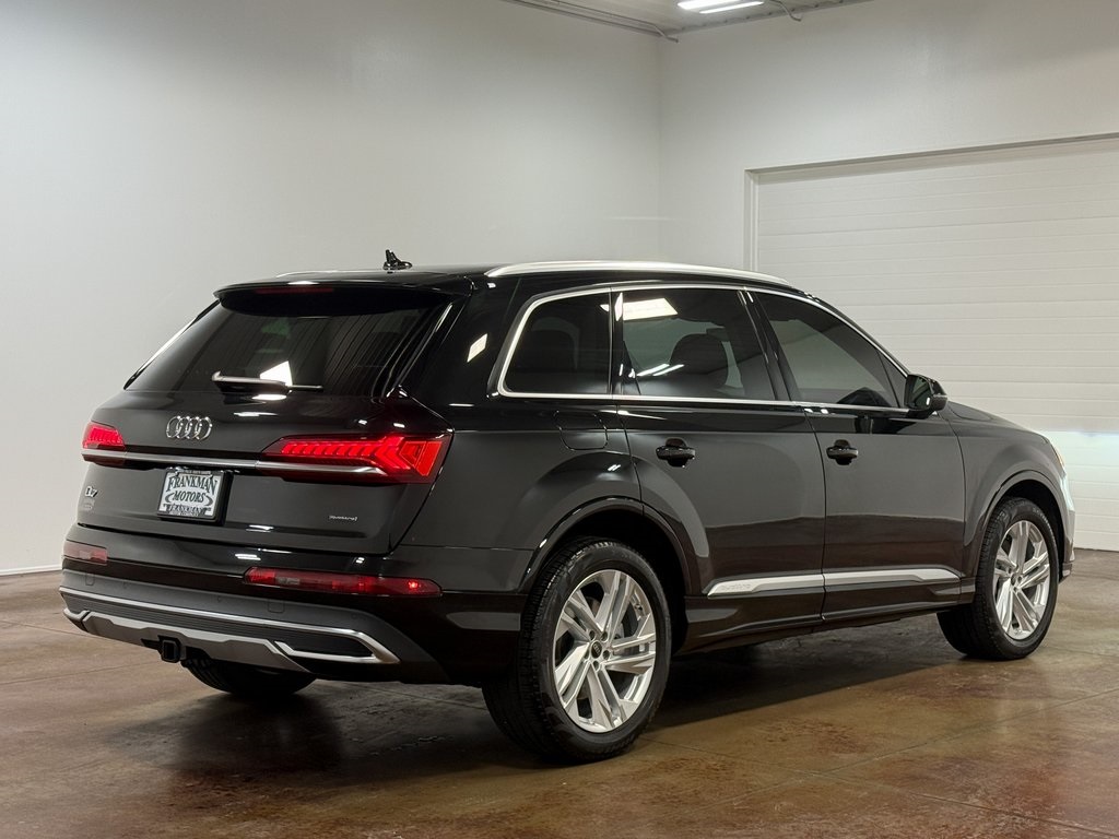 2023 Audi Q7 45 Premium photo 2