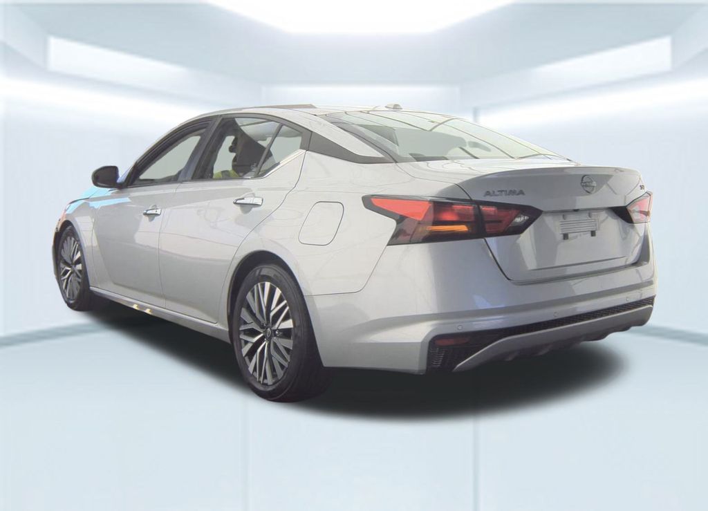 2024 Nissan Altima 2.5 SV photo 2