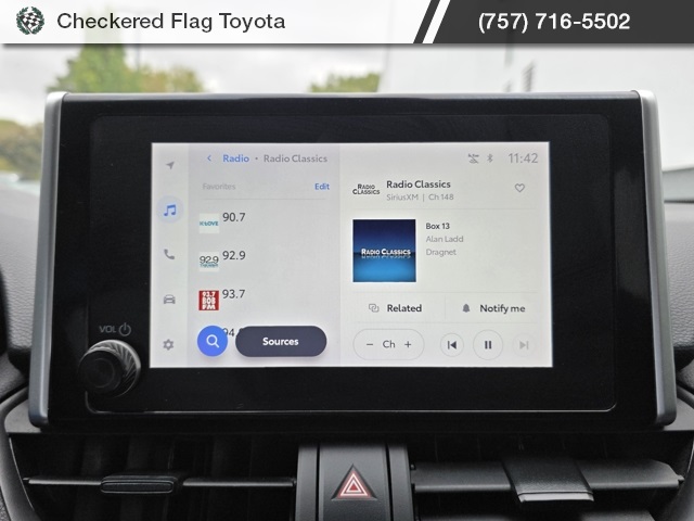 2024 Toyota RAV4 Hybrid XLE photo 24