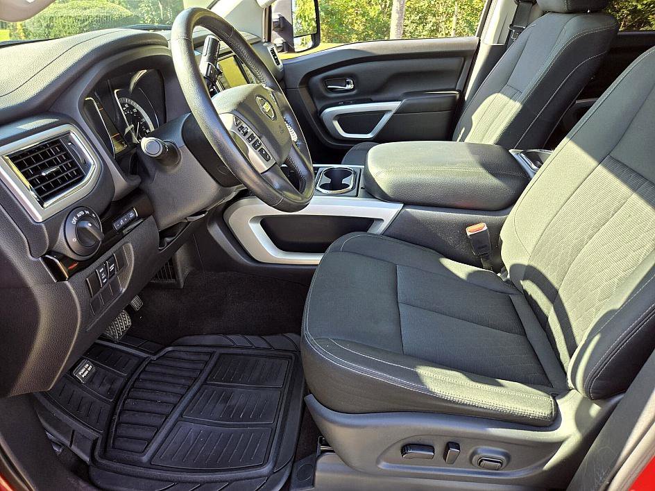 2019 Nissan Titan SV photo 9