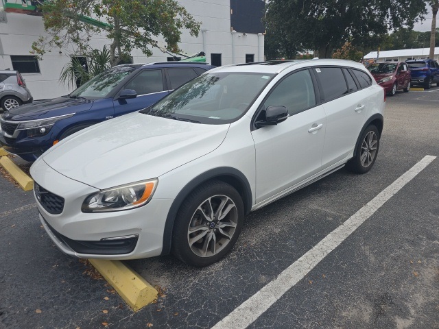 2015 Volvo V60 Cross Country T5 photo 2