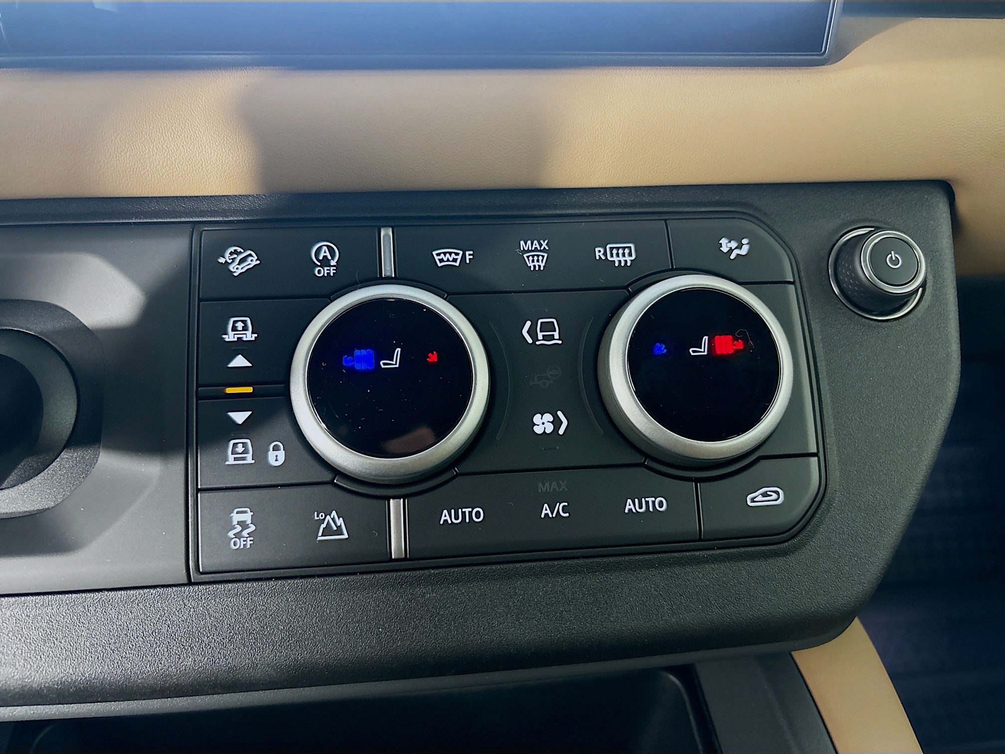 2025 Land Rover Defender 130 S photo 21